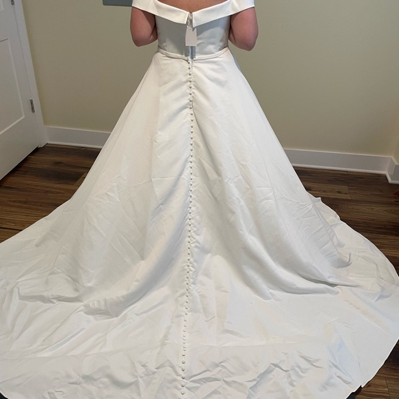 Wedding dress - Picture 4 of 6